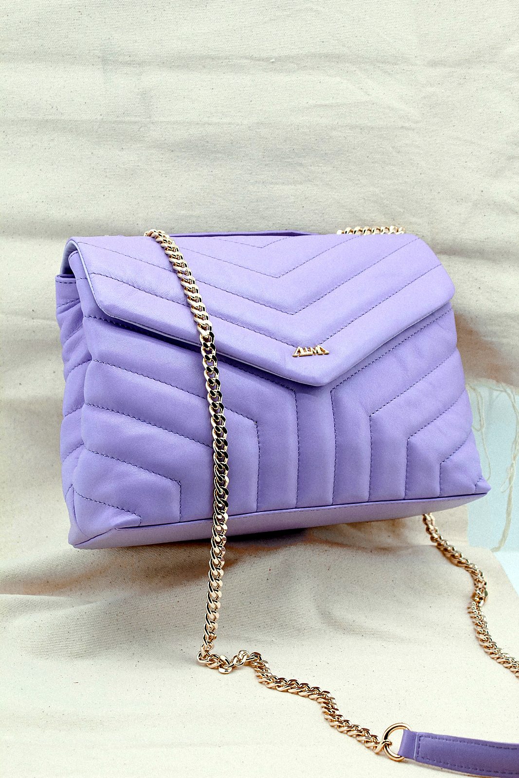 Lilac quilted shoulder bag with chain strap
