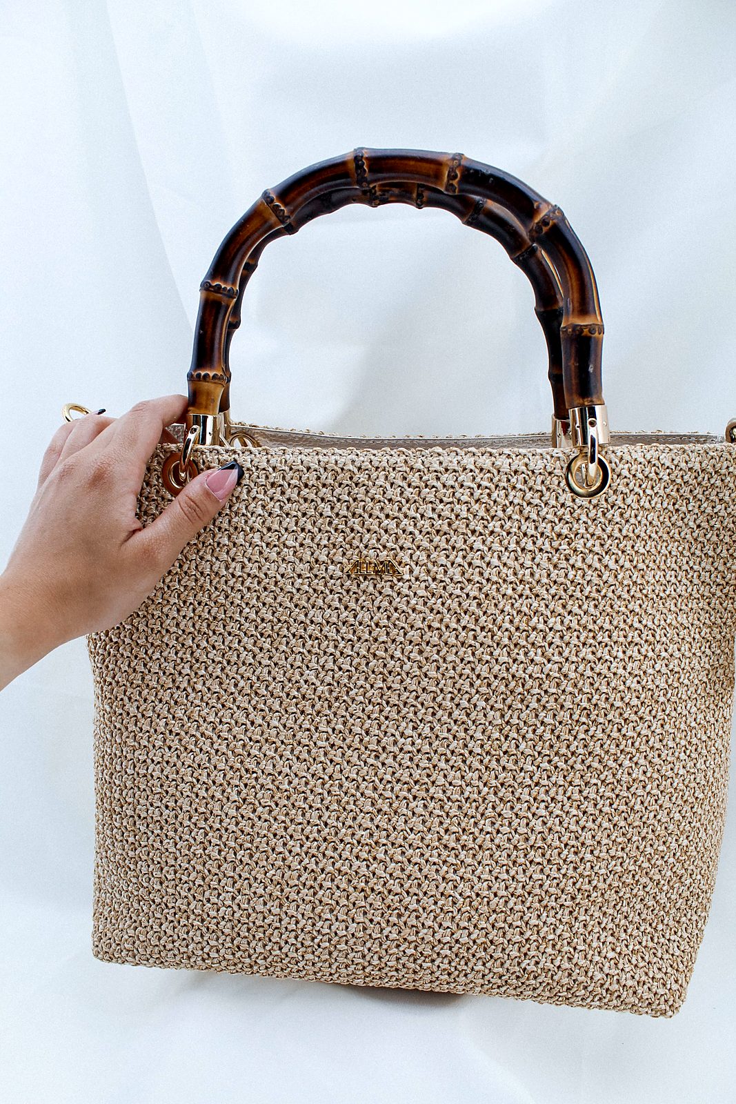 Woven raffia bag with tortoiseshell handles